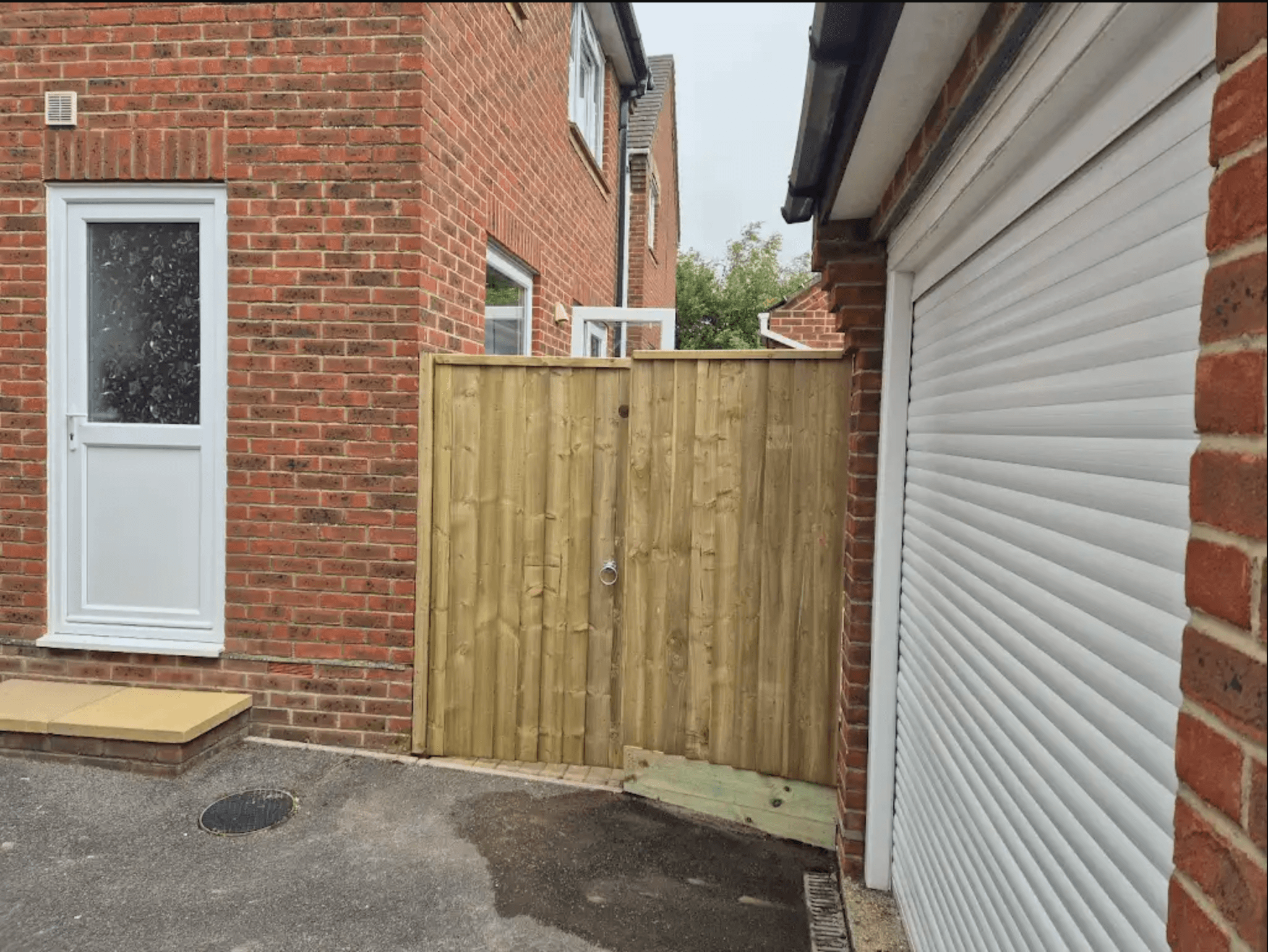 Custom garden fencing solution in Dorset