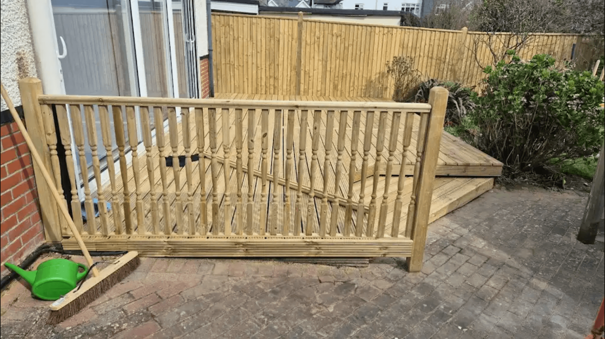 Professional fencing installation showing excellent finish